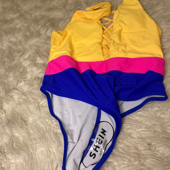 Color Block Lattice One Piece Swimsuit - Picture 4 of 4